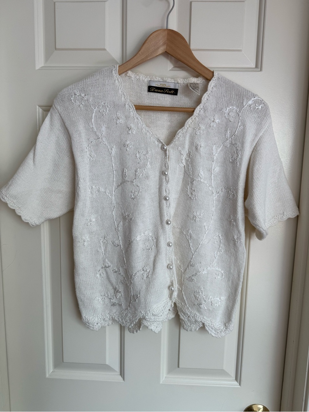 90s White Embroidered Knit Button-Front Short Sleeve Cardigan